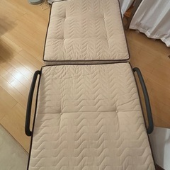 折りたたみベッド　の画像
