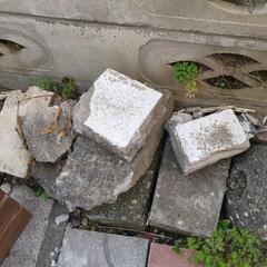 コンクリートブロック　石　土止め