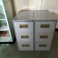 スチール　キャビネット　2つ 引き取りのみ