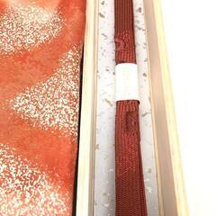 ss7387 未使用品 帯揚げ帯締めセット 赤系 桐箱入り 帯あげ 帯〆 女性用 和服 着物 和装小物 華やか 帯揚げ＆帯締めの画像