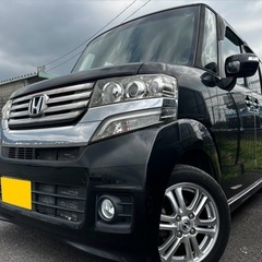 低走行 8万キロ台‼️Bluetoothナビ付き☆月々1.2万円〜分割払い可❗️ 車検2年付き！【名義変更代込み】大人気☆ホンダ N-BOXカスタム☆ステアリングスイッチ付き☆Bluetoothナビ付き☆走行中DVD見れます☆電動スライドドア☆ドラレコ付き☆スマートキー☆フルオートエアコン☆そのまま乗って帰れます❗️の画像