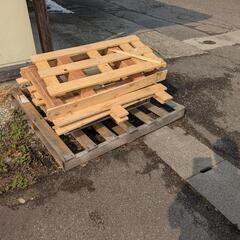 無料　木製パレット