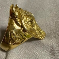 金色の狐のリングの画像