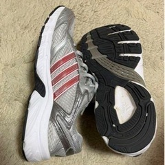 アディダスadidas スニーカーの画像