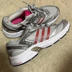 アディダスadidas スニーカーの画像