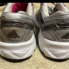 アディダスadidas スニーカーの画像