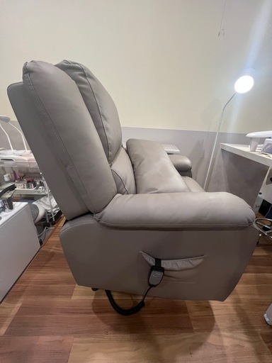 フットネイルチェア・電動垂直昇降リクライニングチェア、床上げ