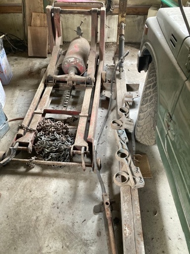 自動車整備工場使用　クレーン車で引き取り
機材