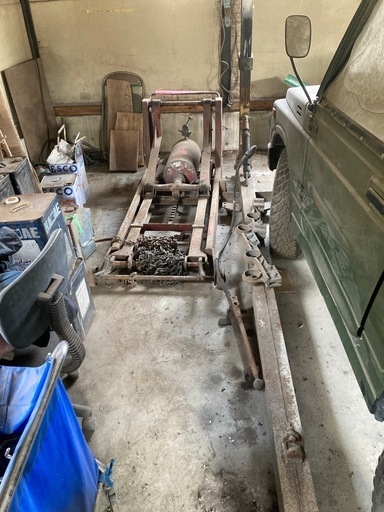 自動車整備工場使用　クレーン車で引き取り
機材　