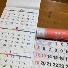 令和7年カレンダー　二つまとめて　