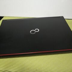 P2　FUJITSU LIFEBOOK A577/S 　２画面仕様　別途液晶モニター付属。作業面積各段位広く作業性がいいです。Core i5-7300U 2.6GHz/余裕の16GBメモリ/HDD500GB/DVDマルチ Windows11クリーンインストール済。　Office2021インストール済 スマホのLINEと同期すれば、写真や動画のバックアップ用としても大変便利です。 Windows10のパソコンを使っている方に最適です。の画像