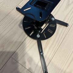 BENQ TH671ST プロジェクター　取り付け金具つきの画像
