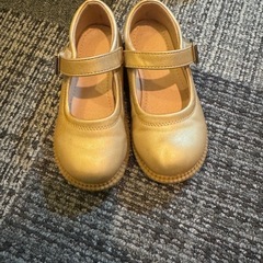 キッズ　
ゴールドパンプス