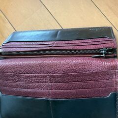 ★格安！激レア！美品！yuhakuユハク 小銭入れ付！長財布 カード入れが多いタイプです★の画像