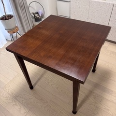 ダイニングテーブルの画像