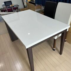 あまり使われてないテーブルです　6,000円で譲ります