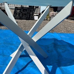 強ガラス丸型テーブルの画像