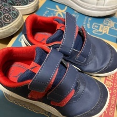 キッズ　スニーカーの画像