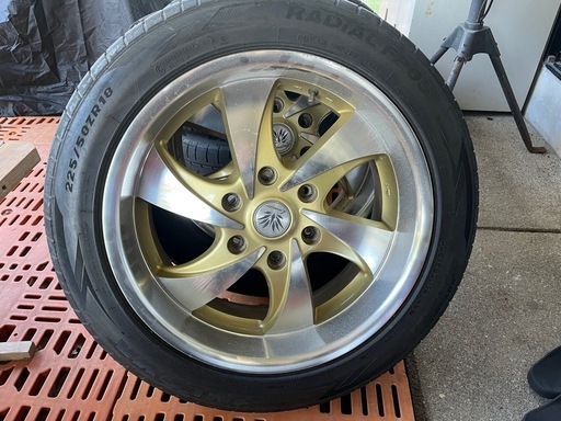 ハイエースタイヤホイール4本セット18インチ