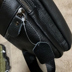 本革 ボディバッグ ブラックの画像