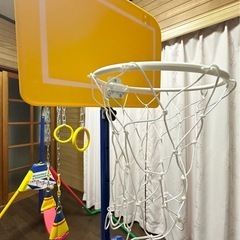 【売り切れ】子供用ブランコ、鉄棒、つり輪、バスケのゴール遊具の画像