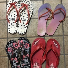スニーカー革靴サンダルの画像