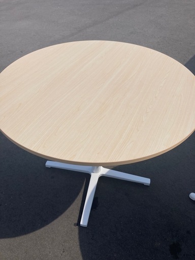 【中古オフィス家具在庫多数】美品 定価5万 ITOKI イトーキ 円卓 丸テーブル ミーティングテーブル 円幅90cm 休憩室 会議テーブル 井上金庫 検)事務机　オフィス チェア　会議 椅子　ロッカー　ミーティングテーブル　応接ソファ 店舗 事務所 什器　書庫 本棚 ラック デスク スチール 美品多数　格安