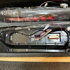 200系ハイエース、レジアスエース用 4型純正スモークタイプテールランプの画像