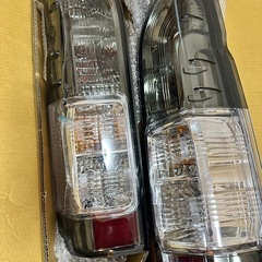 200系ハイエース、レジアスエース用 4型純正スモークタイプテールランプ
の画像