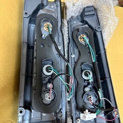 200系ハイエース、レジアスエース用 4型純正スモークタイプテールランプ
の画像