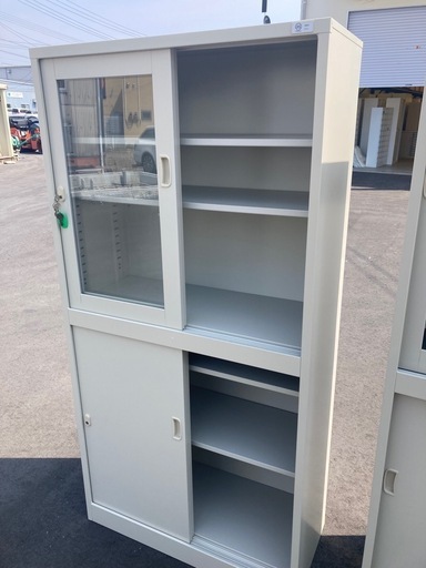 【中古オフィス家具在庫多数】美品 スチールキャビネット 書庫 引き戸 保管庫 鍵付き 検)事務机　オフィス チェア　会議 椅子　ロッカ