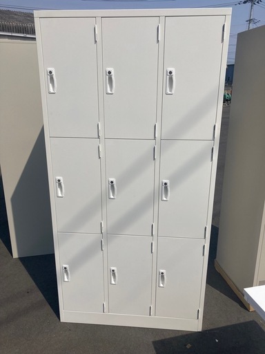 【中古オフィス家具在庫多数】美品 鍵一部無しの為激安 9人用スチール衣装ロッカー 貴重品ロッカー キャビネット 休憩室ロッカー バックヤード 飲食店　 検)事務机　オフィス チェア　会議 椅子　ロッカー　ミーティングテーブル　応接ソファ 店舗 事務所 什器　書庫 本棚 ラック デスク スチール 美品多数　格安
