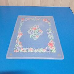 花柄とシンプルデザインのまな板