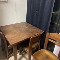 ダイニングテーブルの画像