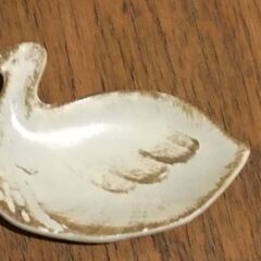 どこかで　箸置きと 見たことがあるのですがどこの品か元値なども不明ネックレス入れたりし小物入れにしてましたの画像