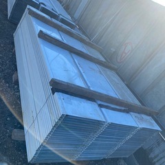 フラットパネル 安全鋼板　仮囲い　柵 仮設 仮囲い 安全鋼板 在庫1200枚　安全鋼板の画像