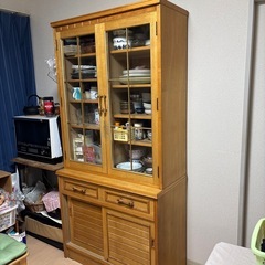 　(現在取引中) 木製の食器棚 