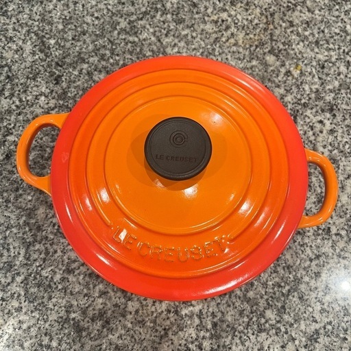 美品　　ル・クルーゼ　ココット　18cm