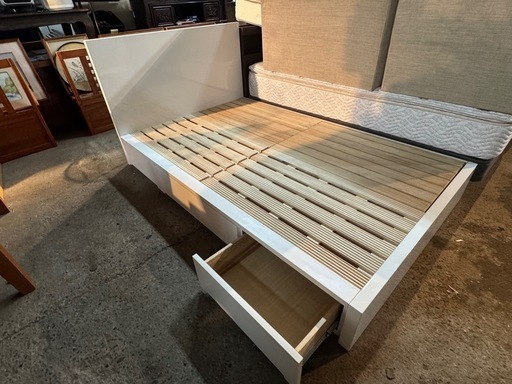 大塚家具　定価30万超　おしゃれなセミダブルベッド