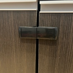 電子レンジの台が前に出る収納棚の画像