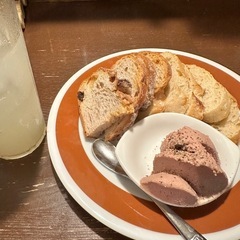 美味しいものを食べに飲みに！