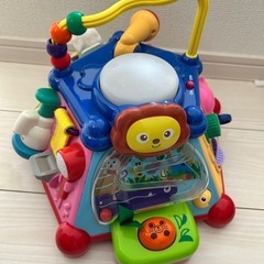 色々な仕掛けの知育玩具おもちゃ