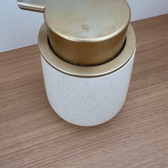 ソープディスペンサー手動　陶磁器　泡タイプの画像