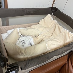 ベビーベッド　折りたたみ式の画像