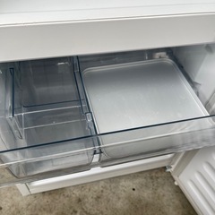 ３７番2019年製　冷蔵庫　ステンレストレー付き
 の画像