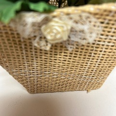造花カーネーションカゴ付きの画像