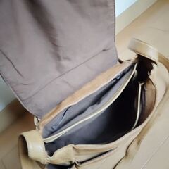 本革ショルダーバック　多機能希少デザインの画像