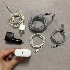 バッテリー、iPhoneライトニングケーブル、の画像