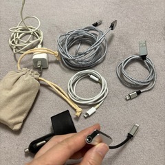 バッテリー、iPhoneライトニングケーブル、の画像