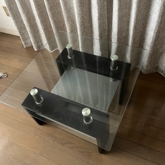ガラステーブルの画像